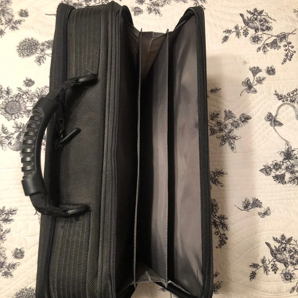 Targus laptop bag in very good used condition
